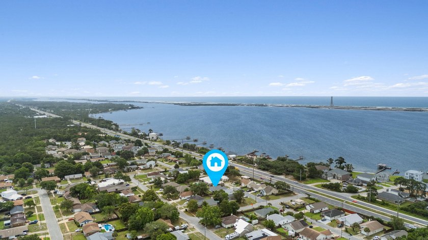Welcome home to this perfectly located 3-bedroom, 2-bath - photo 31