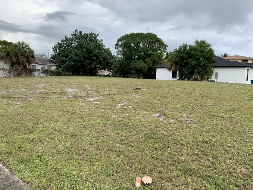 25 AC, CORNER LOT, READY TO BUILD SINGLE FAMILY HOME OR DUPLEX - photo 4