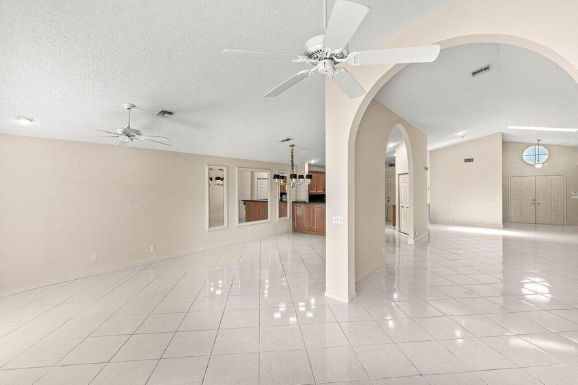Welcome to this charming 3-bedroom, 2-bathroom single-family - photo 7