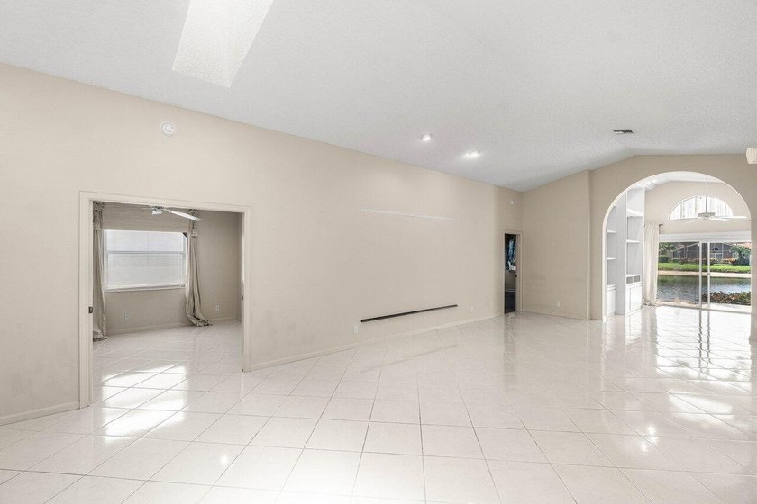 Welcome to this charming 3-bedroom, 2-bathroom single-family - photo 10