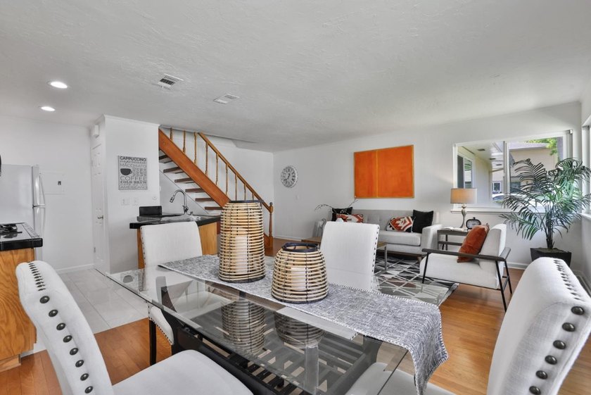 Located in the sought-after Cambrian neighborhood, bordering Los - photo 2