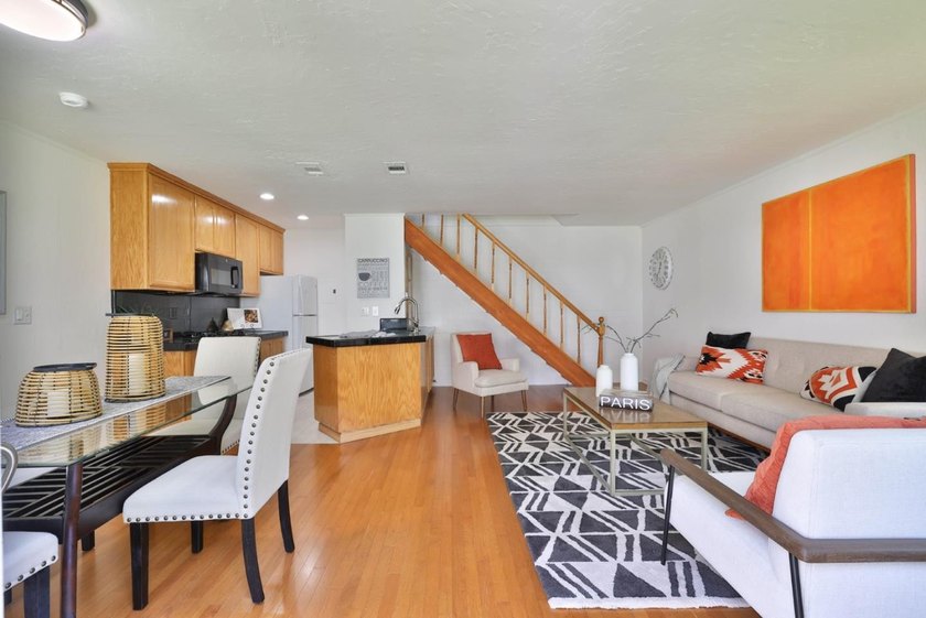 Located in the sought-after Cambrian neighborhood, bordering Los - photo 4