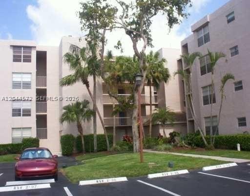 Rarely available corner unit in prestigious Pine Island Ridge - photo 4