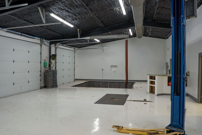 Opportunity is knocking in Kerrville's Midway Center! This - photo 15