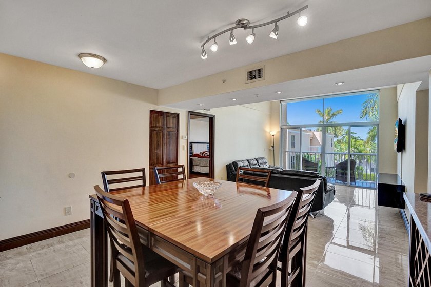 Welcome to this well-appointed two-bedroom, two-bathroom - photo 5