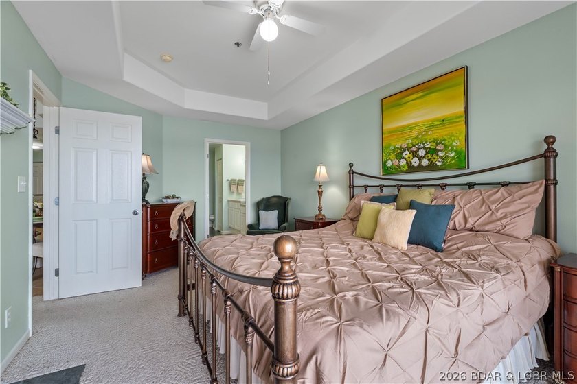 Enjoy easy lake living from this well-maintained, fully - photo 16