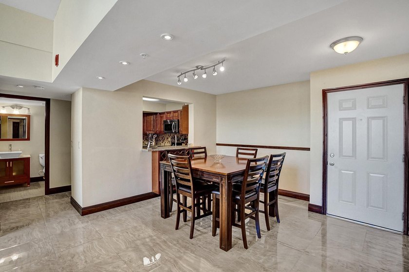 Welcome to this well-appointed two-bedroom, two-bathroom - photo 7