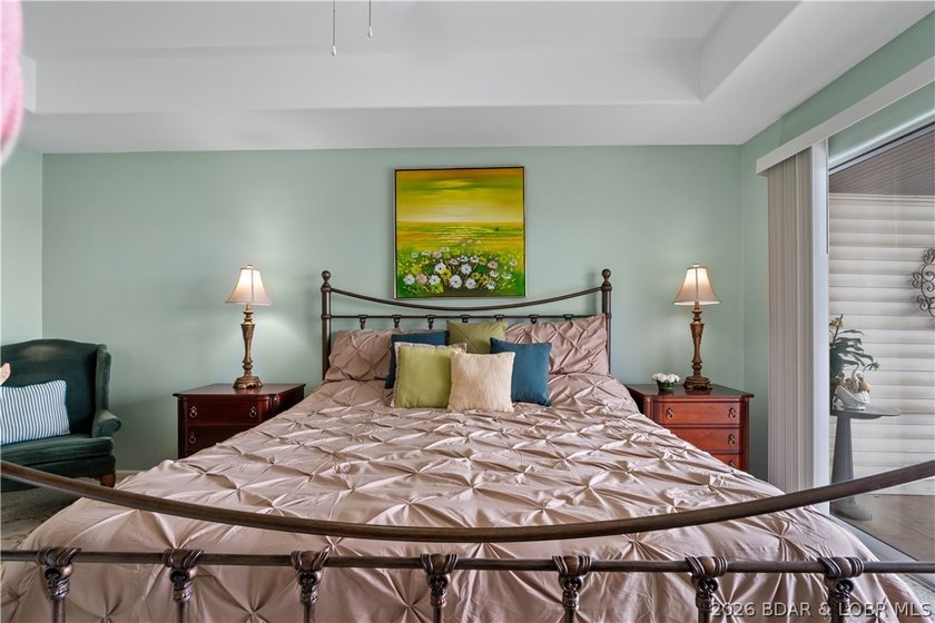 Enjoy easy lake living from this well-maintained, fully - photo 18