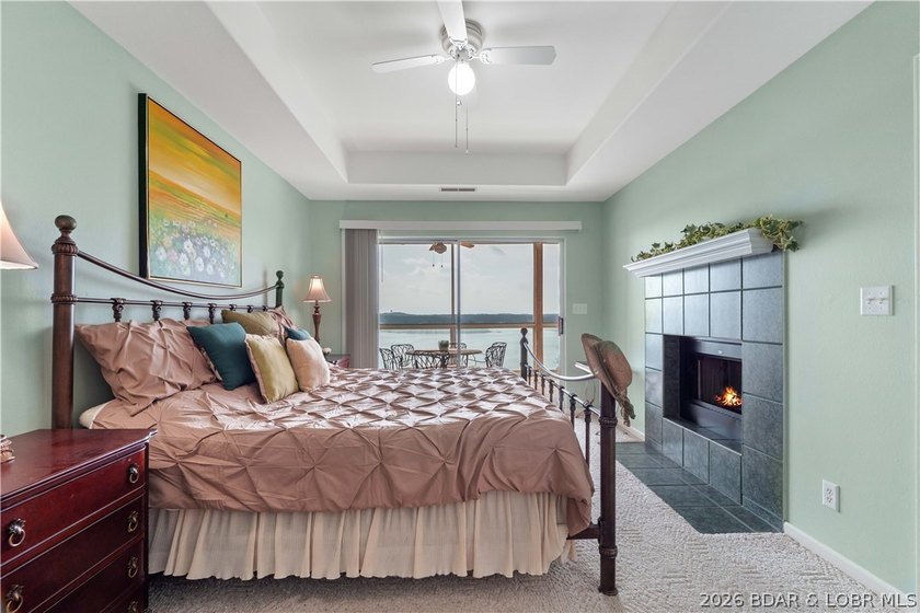 Enjoy easy lake living from this well-maintained, fully - photo 19
