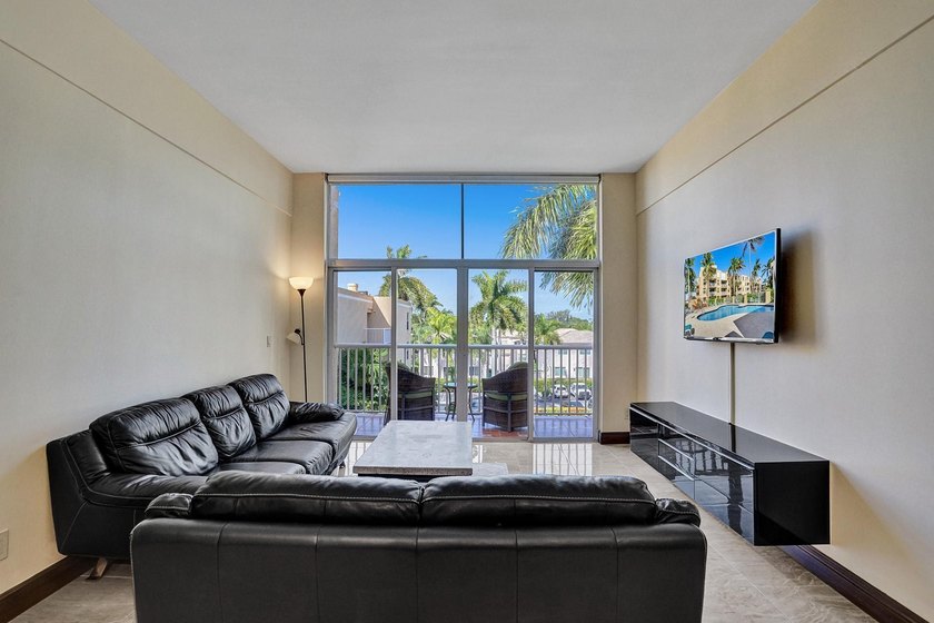 Welcome to this well-appointed two-bedroom, two-bathroom - photo 10