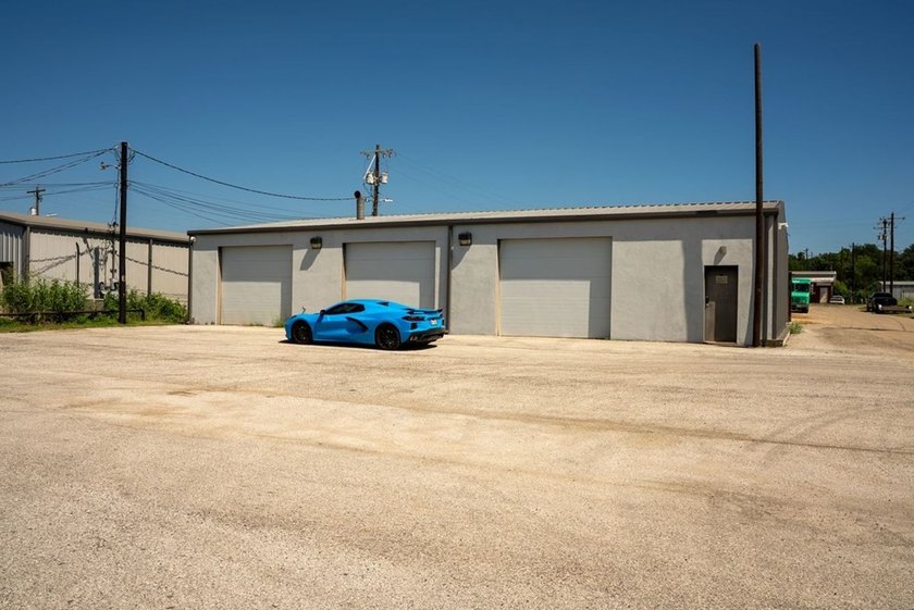 Opportunity is knocking in Kerrville's Midway Center! This - photo 21