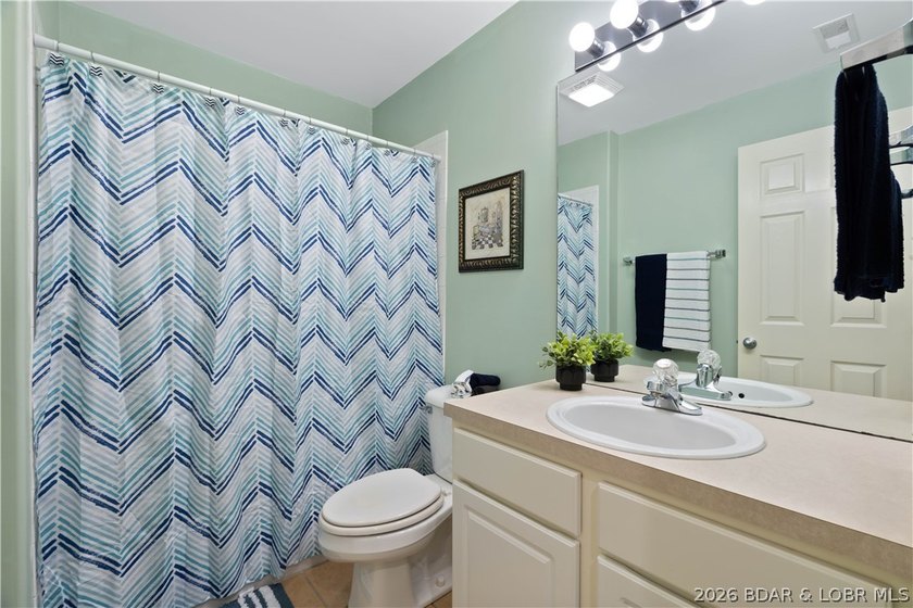 Enjoy easy lake living from this well-maintained, fully - photo 25
