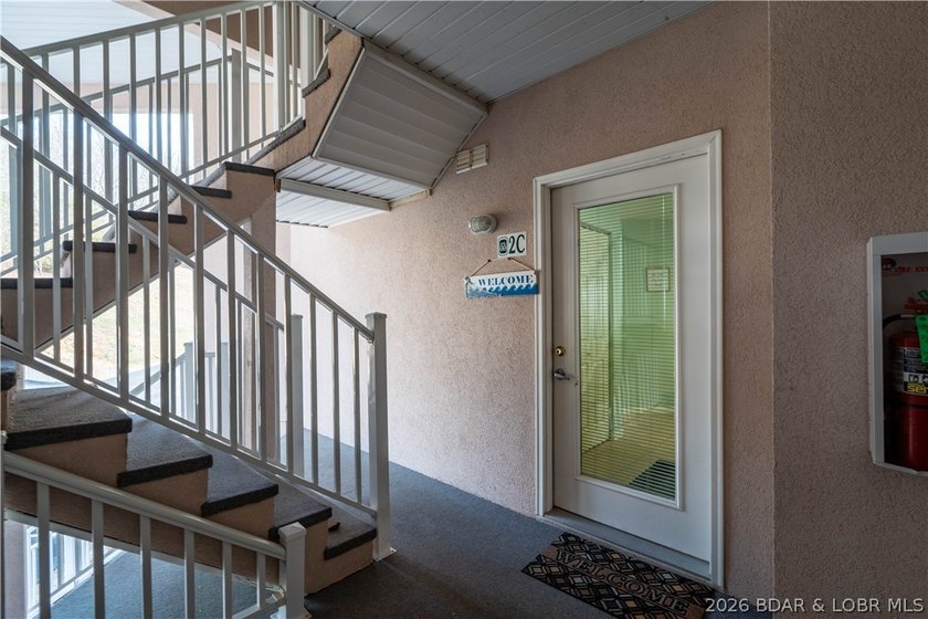 Enjoy easy lake living from this well-maintained, fully - photo 26