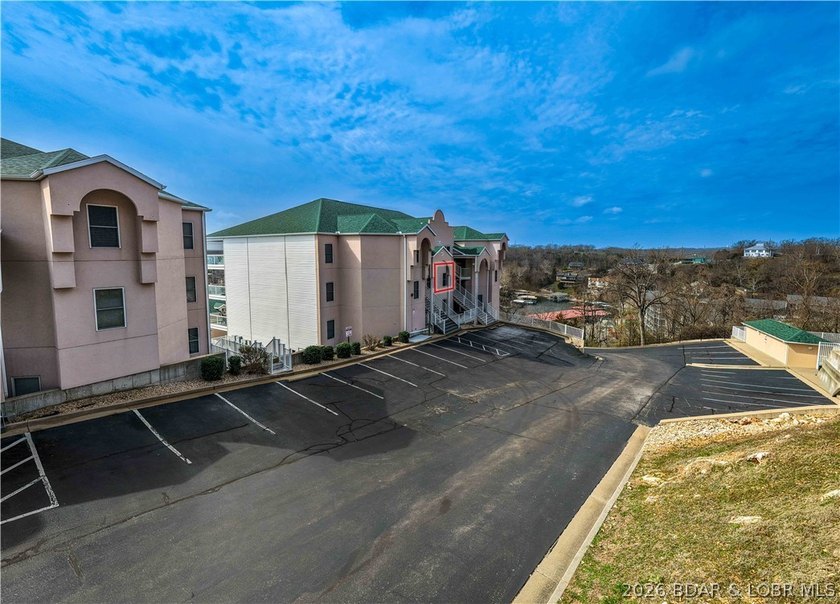 Enjoy easy lake living from this well-maintained, fully - photo 34
