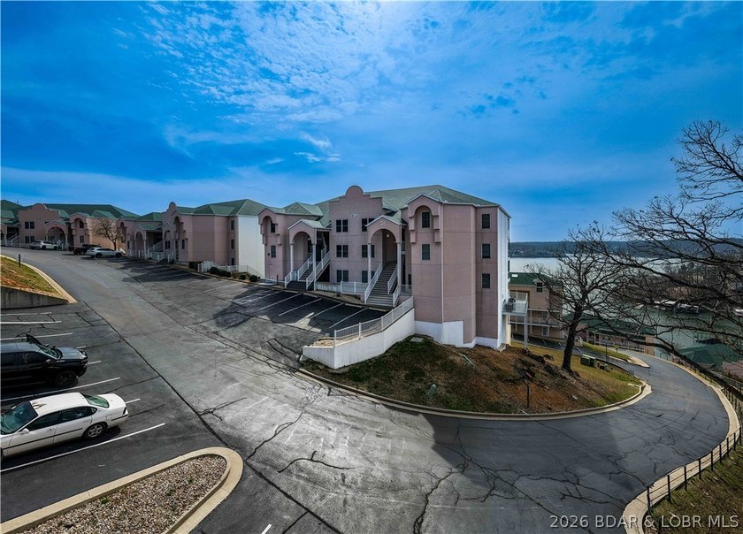 Enjoy easy lake living from this well-maintained, fully - photo 36