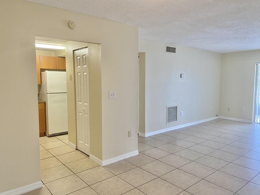 ATTENTION INVESTORS- FOR SALE 2 Bed/ 2 bath Spacious second - photo 6