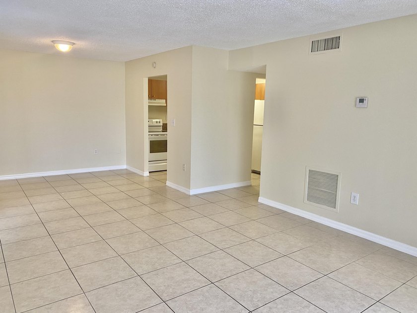 ATTENTION INVESTORS- FOR SALE 2 Bed/ 2 bath Spacious second - photo 7
