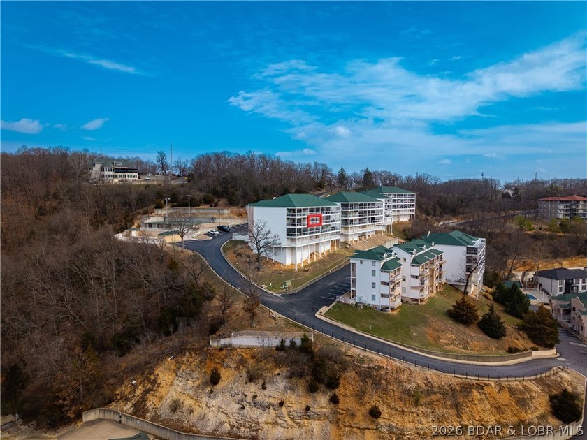 Enjoy easy lake living from this well-maintained, fully - photo 40