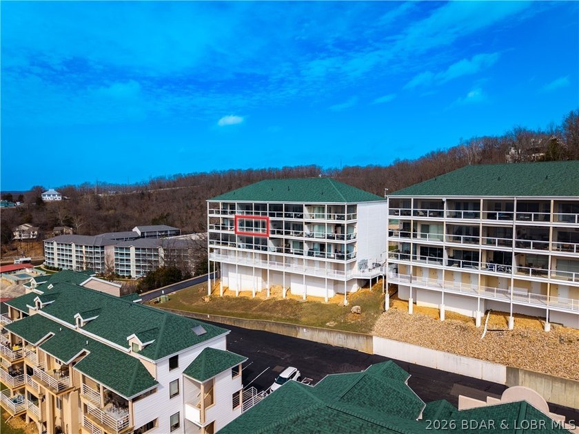 Enjoy easy lake living from this well-maintained, fully - photo 42