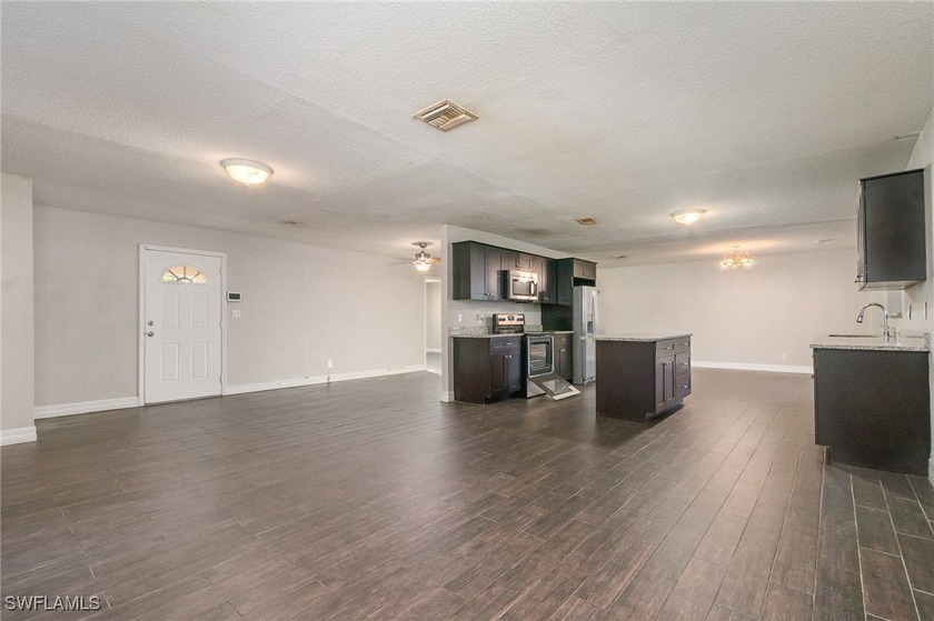 Spacious three-bedroom, two-bathroom home with a two-car garage - photo 4