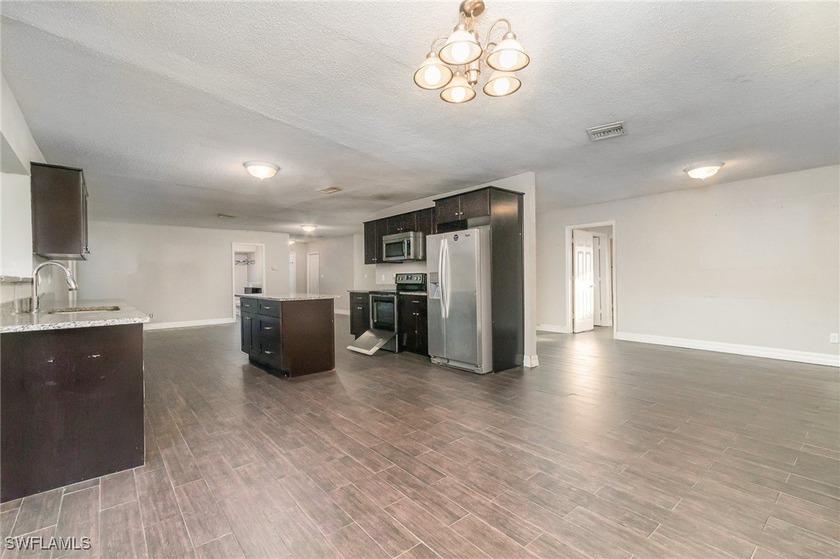 Spacious three-bedroom, two-bathroom home with a two-car garage - photo 5