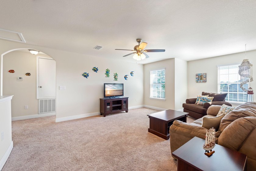 Immaculate, well maintained stunning 5-Bedroom, 2.5 Bath Home - photo 21