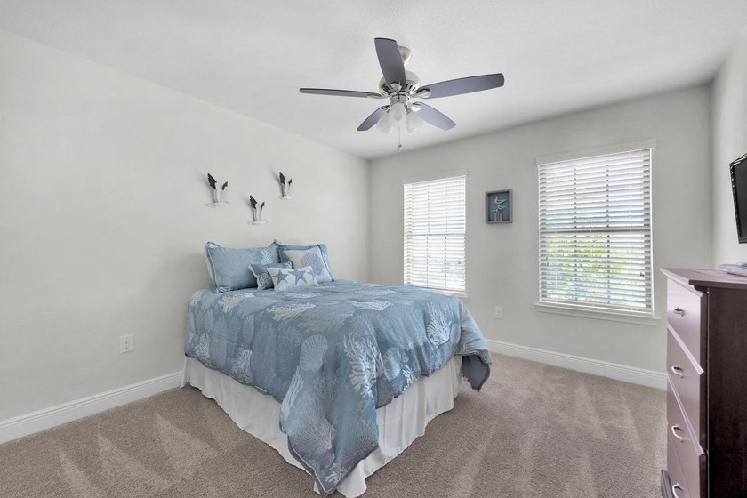 Immaculate, well maintained stunning 5-Bedroom, 2.5 Bath Home - photo 26