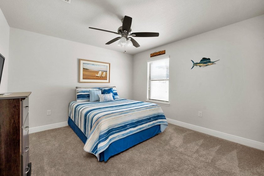 Immaculate, well maintained stunning 5-Bedroom, 2.5 Bath Home - photo 31