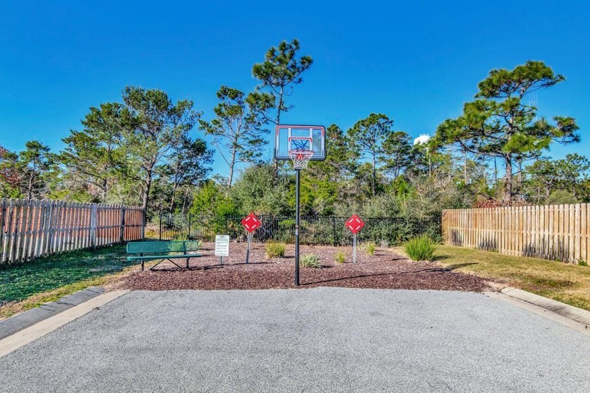 Immaculate, well maintained stunning 5-Bedroom, 2.5 Bath Home - photo 38