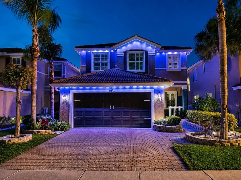 Welcome to this beautifully maintained 4-bedroom, 2.5-bathroom - photo 3