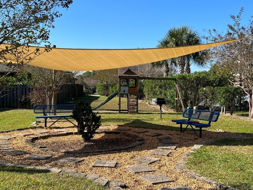 Immaculate, well maintained stunning 5-Bedroom, 2.5 Bath Home - photo 45
