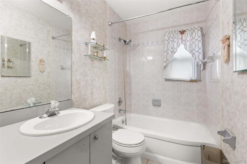 Welcome to this charming and spacious 3-bedroom 2-bathroom - photo 13