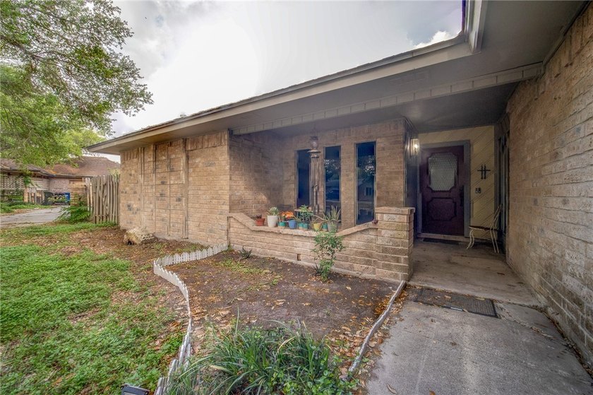 Look at this beautifully maintained all brick home in desirable - photo 22