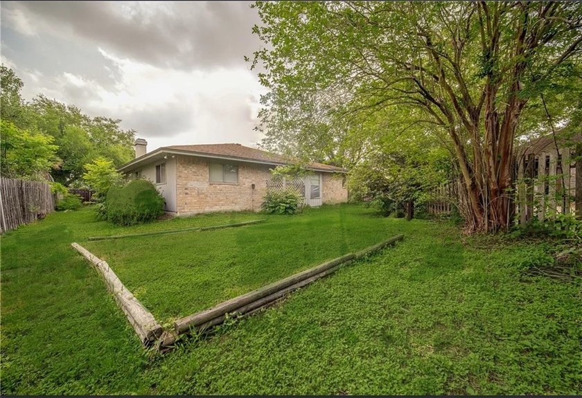 Look at this beautifully maintained all brick home in desirable - photo 24