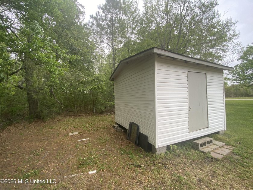 Great first time home buyer! This 3 BR 1 bath , Has a large - photo 10