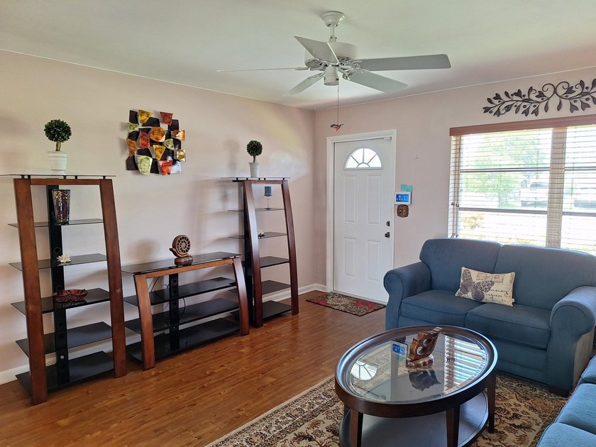 Welcome to this charming and beautifully maintained 3-bedroom - photo 6