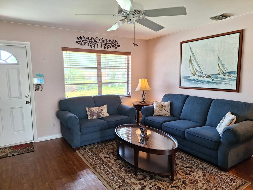 Welcome to this charming and beautifully maintained 3-bedroom - photo 8