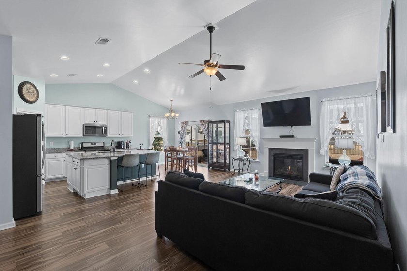 If you're looking for exceptional value, an ideal layout, and a - photo 11