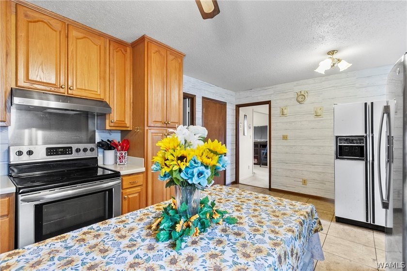 This spacious 6-bedroom, 4-bathroom home offers over 3,360 sq ft - photo 12