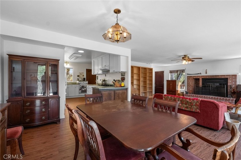 Welcome to your dream home! This stunning custom-built 3 bedroom - photo 13