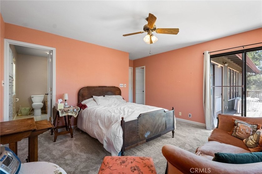 Welcome to your dream home! This stunning custom-built 3 bedroom - photo 16