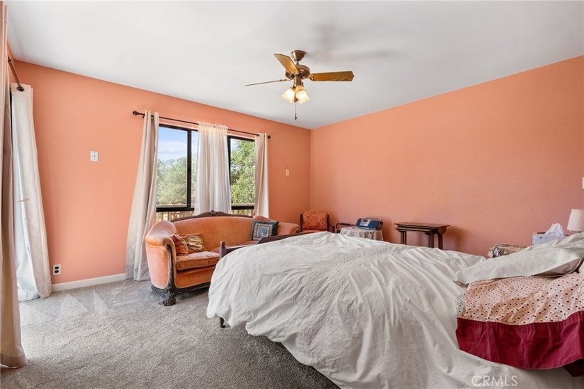 Welcome to your dream home! This stunning custom-built 3 bedroom - photo 17