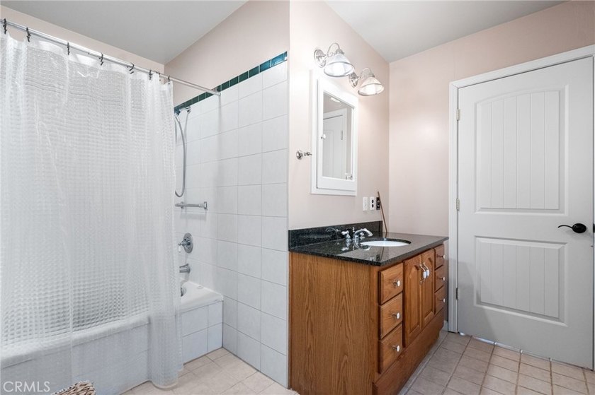 Welcome to your dream home! This stunning custom-built 3 bedroom - photo 18