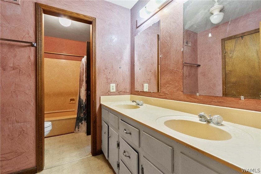 This spacious 6-bedroom, 4-bathroom home offers over 3,360 sq ft - photo 18