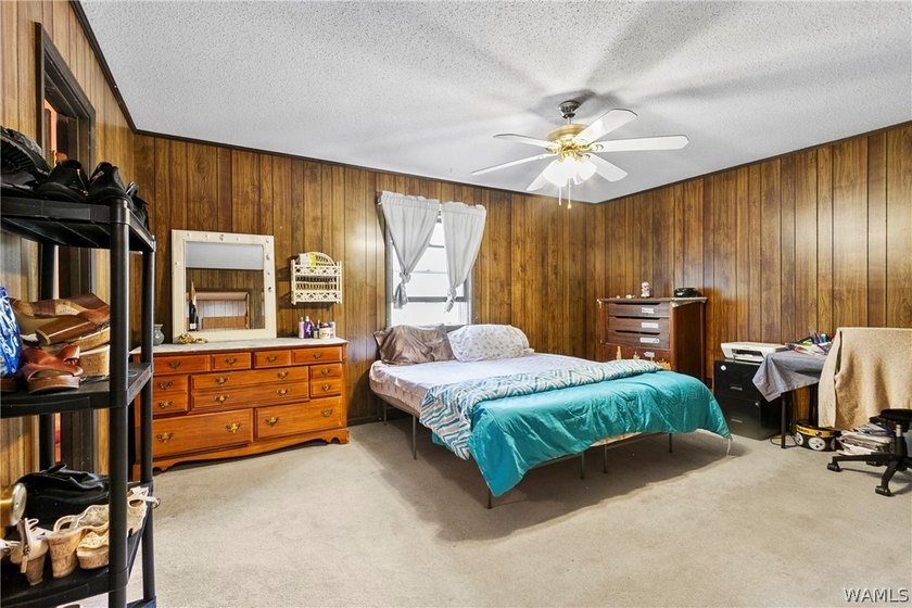 This spacious 6-bedroom, 4-bathroom home offers over 3,360 sq ft - photo 19