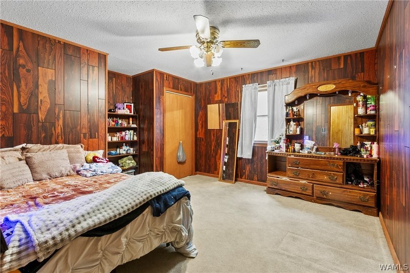 This spacious 6-bedroom, 4-bathroom home offers over 3,360 sq ft - photo 20