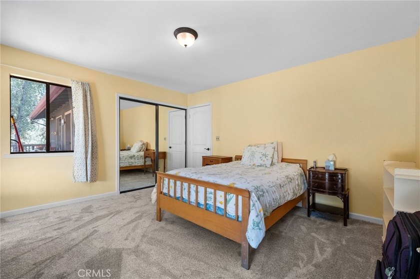 Welcome to your dream home! This stunning custom-built 3 bedroom - photo 21