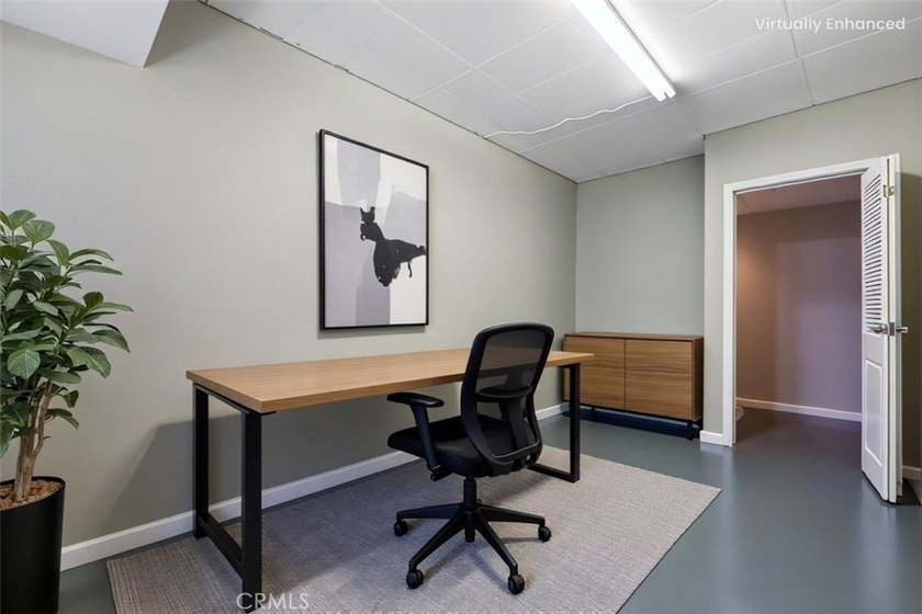 Welcome to your dream home! This stunning custom-built 3 bedroom - photo 26