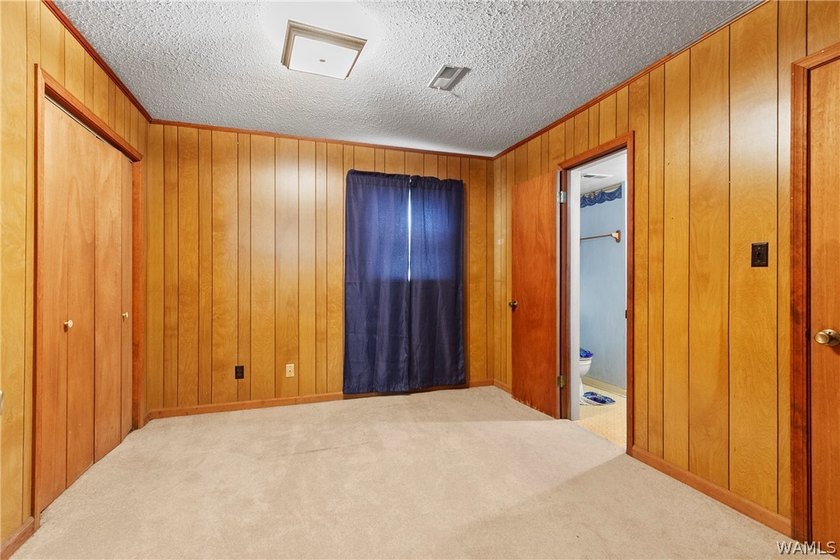 This spacious 6-bedroom, 4-bathroom home offers over 3,360 sq ft - photo 26