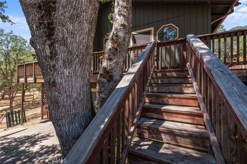 Welcome to your dream home! This stunning custom-built 3 bedroom - photo 27